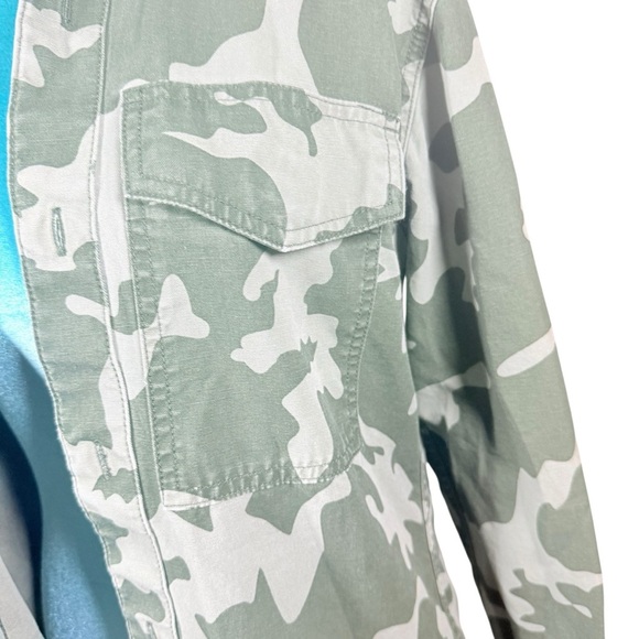 Free People Men’s XS Sage Green Camo Button-Up Denim Shirt - Picture 3 of 13